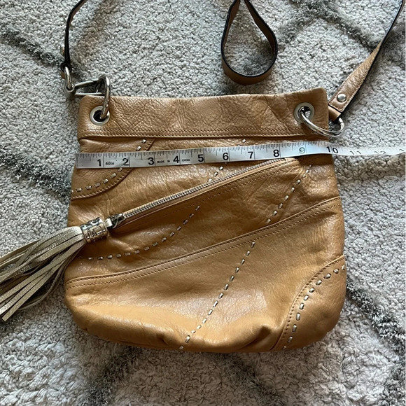 B Makowsky crossbody bag leather tan brown tassel studded purse bag - Picture 4 of 15
